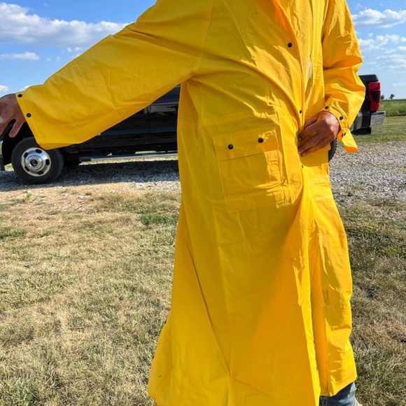 Yellow rain coat with snap on hood - Picture 4 of 8